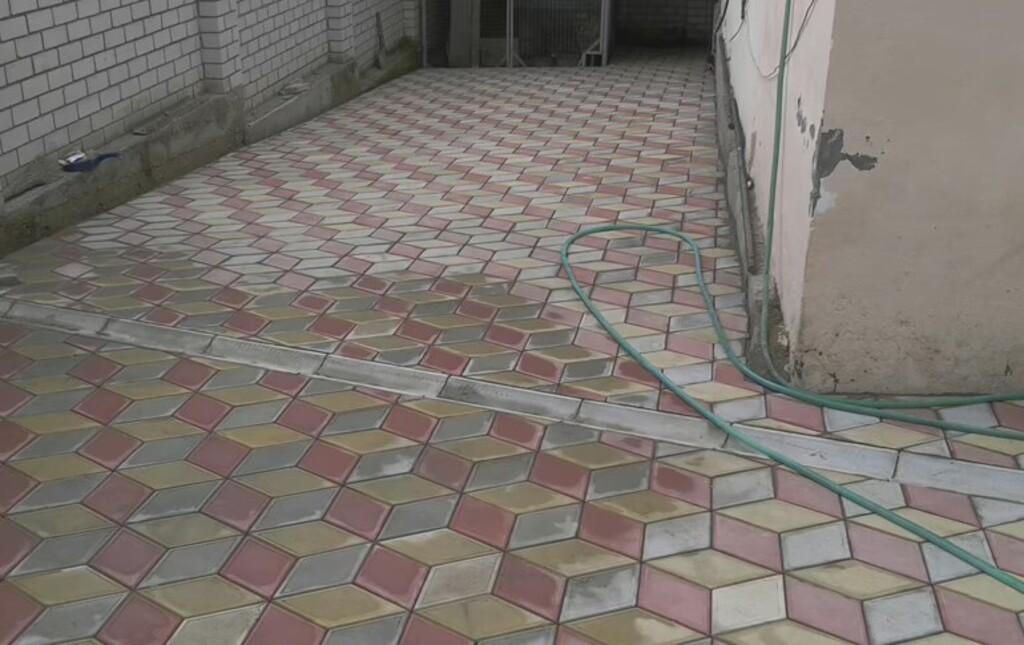 Укладка тротуарной плитки, благоустройство двора, фото 3